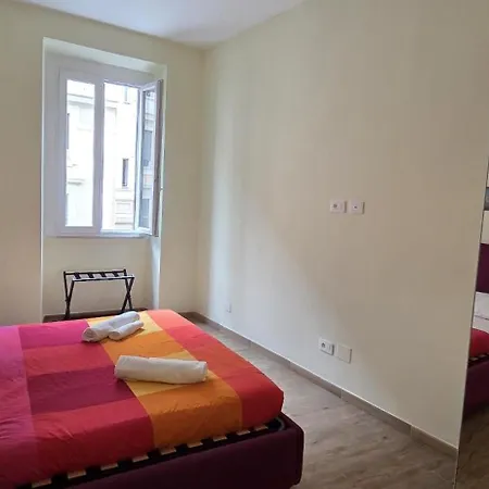 Apartment Over The Ruins Rome